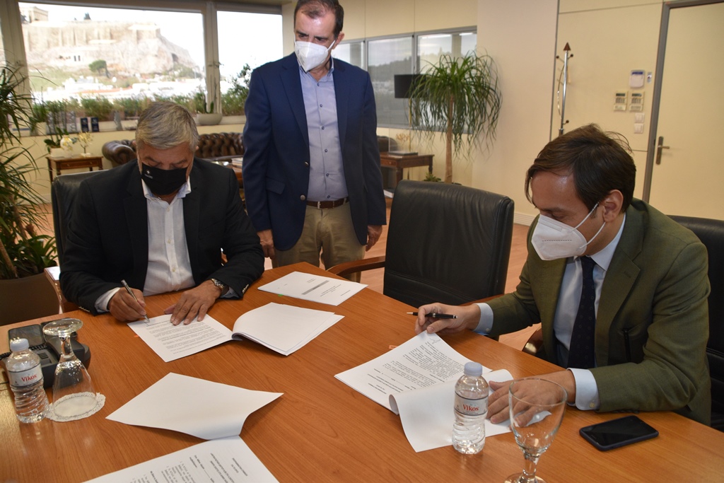 Υπεγράφη η σύμβαση αντικατάστασης ηλεκτροφωτισμού στη Λ. Σχιστού 
